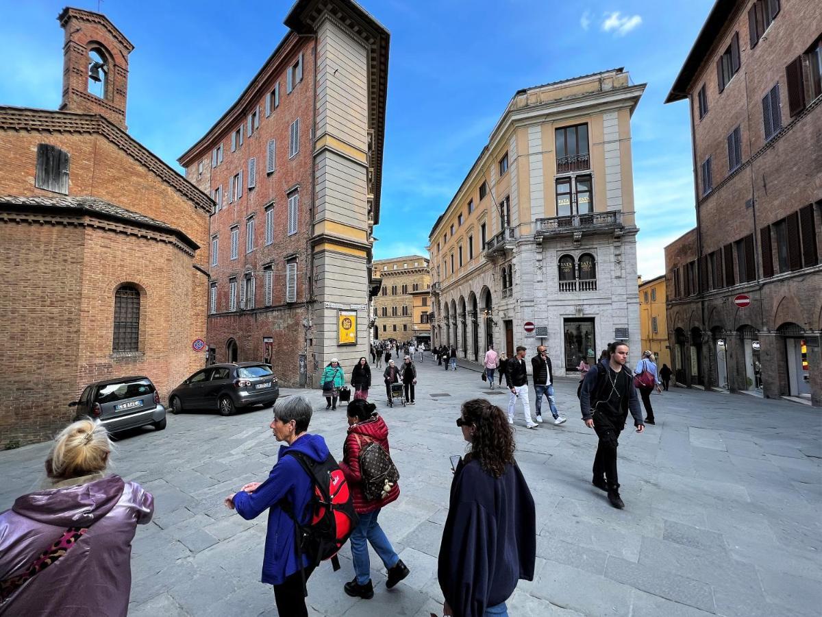 Casa Dany-At The Beginning Of The Main Street Siena Exteriör bild